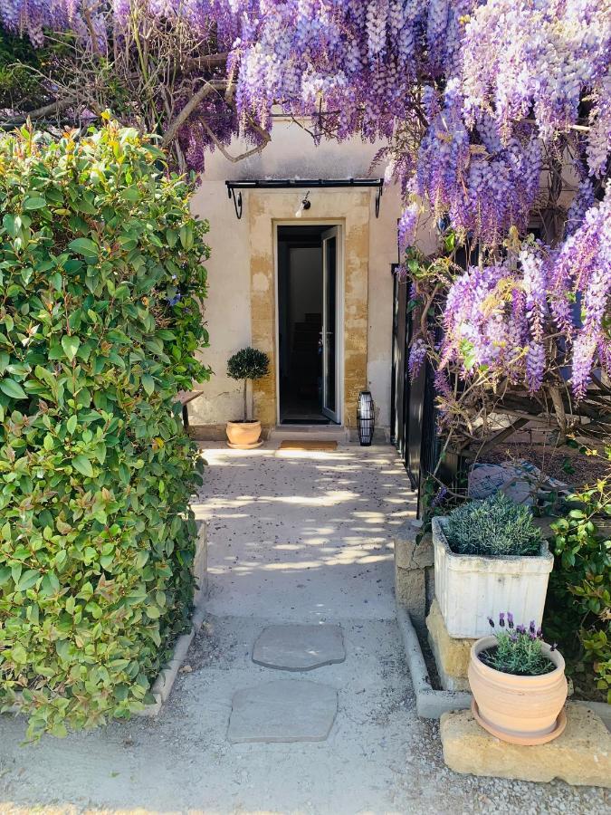 Le Mas Des Glycines Salon-de-Provence Exterior foto